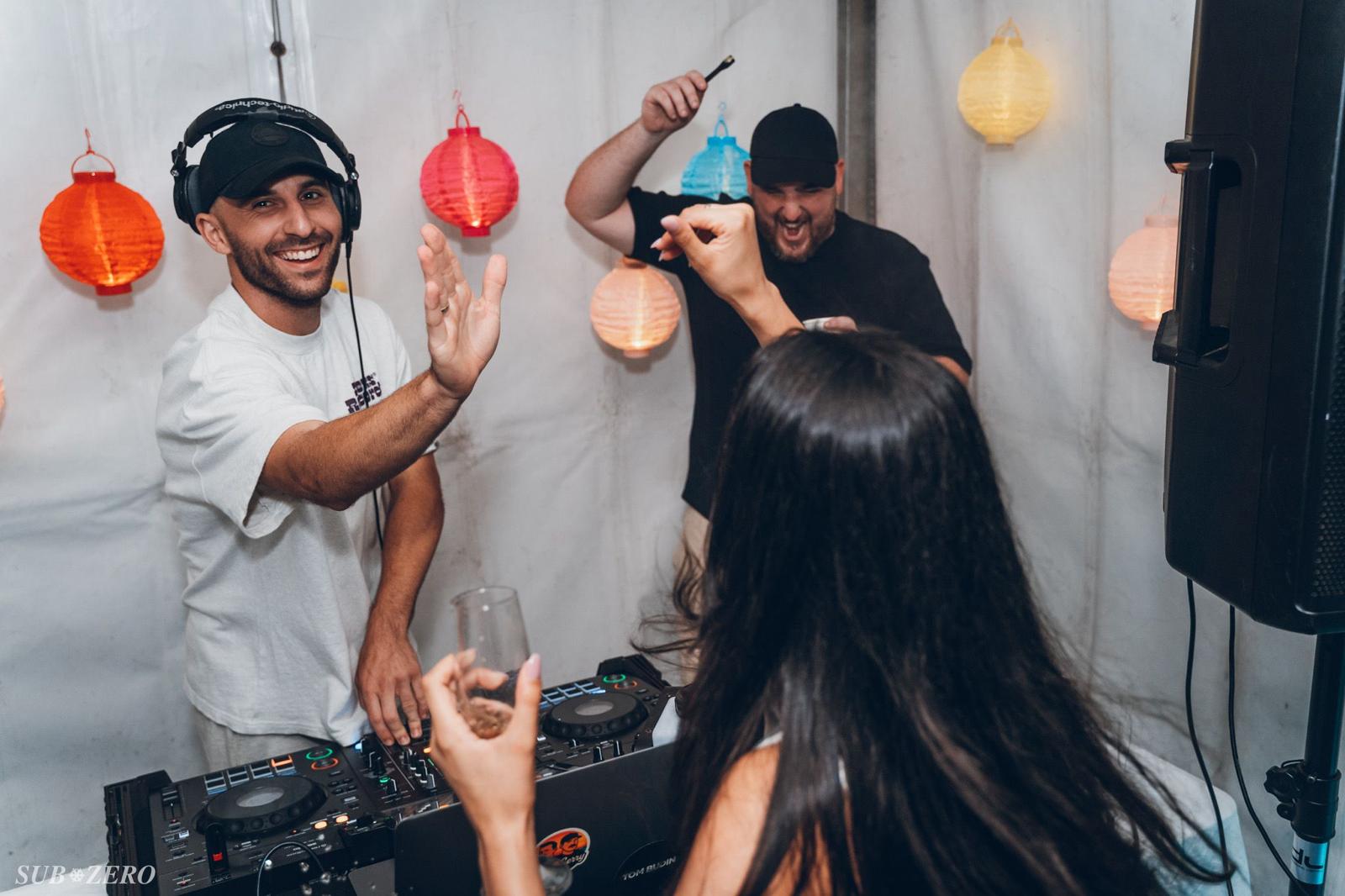 NINETEEN92 MUSIC on the decks